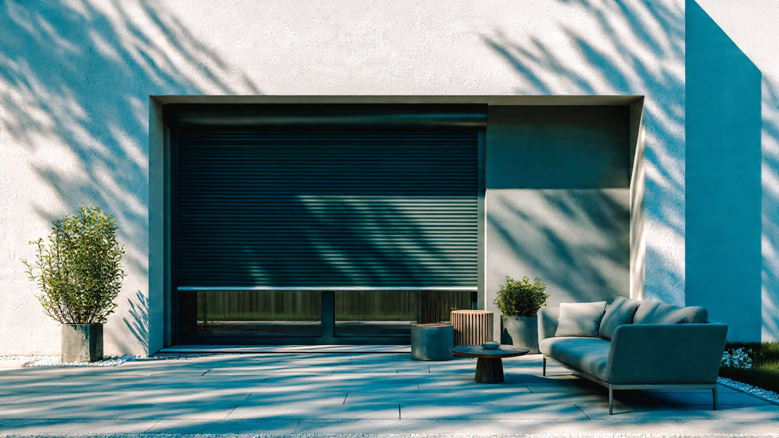 Volet roulant gris en aluminium fermé
